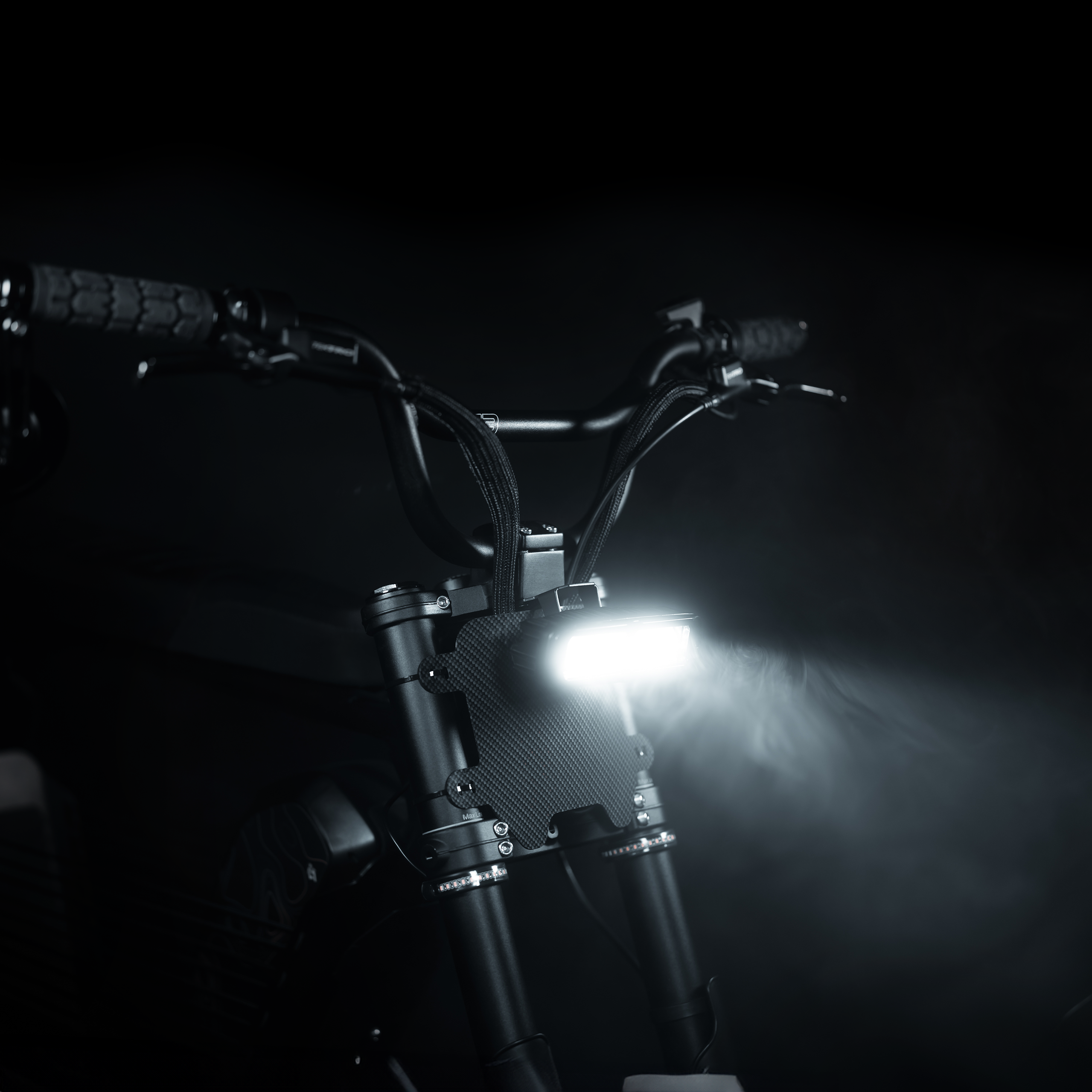 Loomen Light Bar Main image