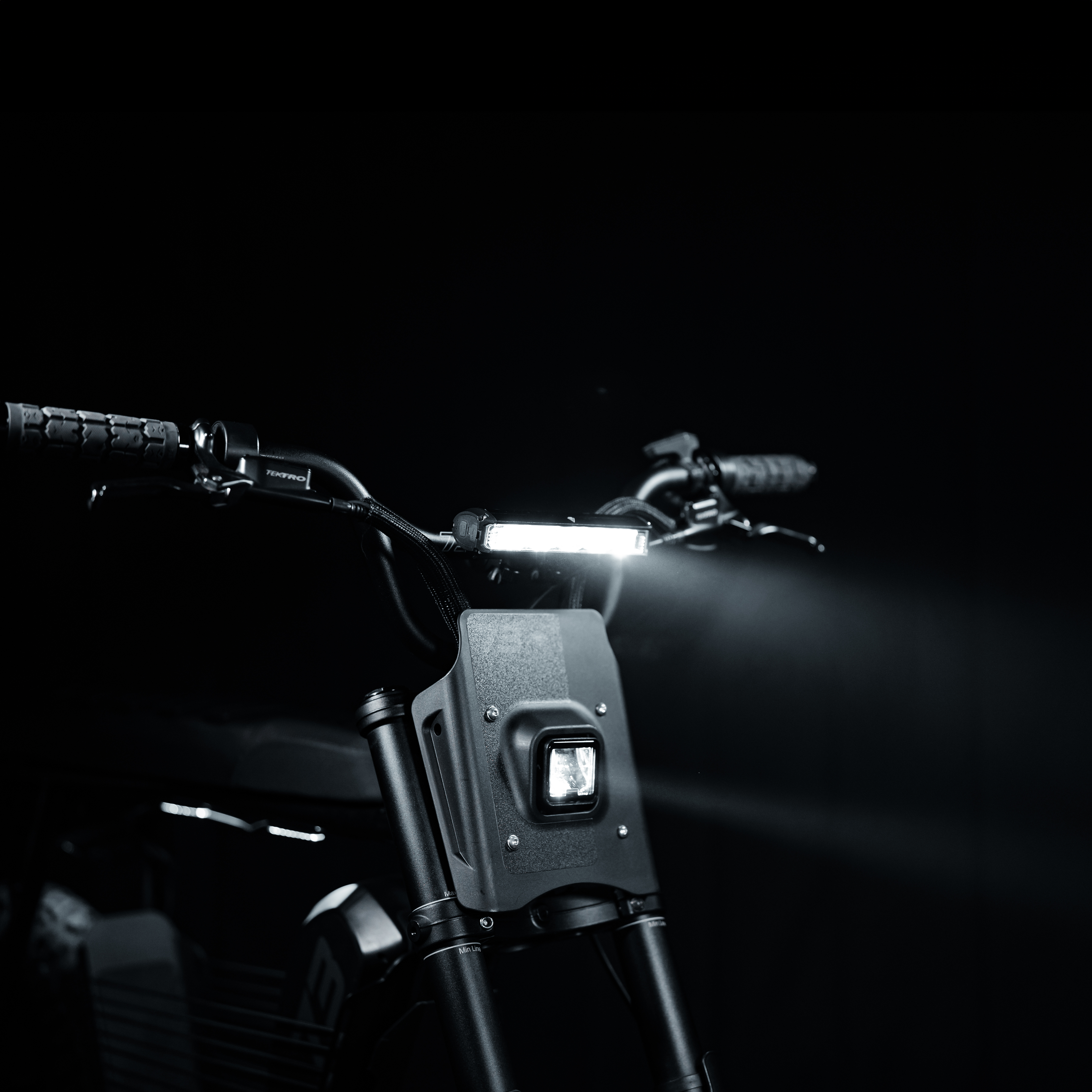 AUX5 Light Bar Main image